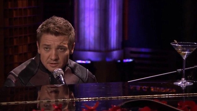 Hawkeye singt bei Jimmy Fallon über seine Kräfte